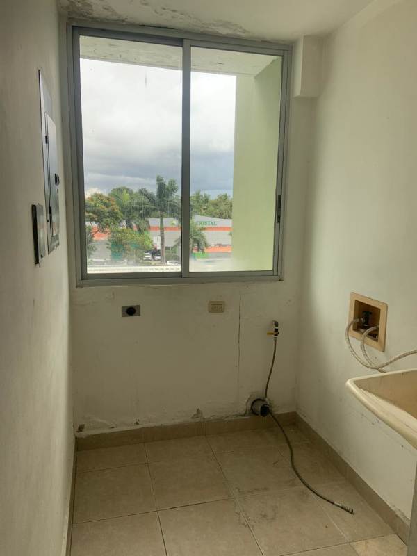 Modern bathroom with tiled shower and sink PH Green Bay Costa del Este