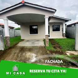 Bedroom with double bed and built-in closet Penonomé furnished rental house