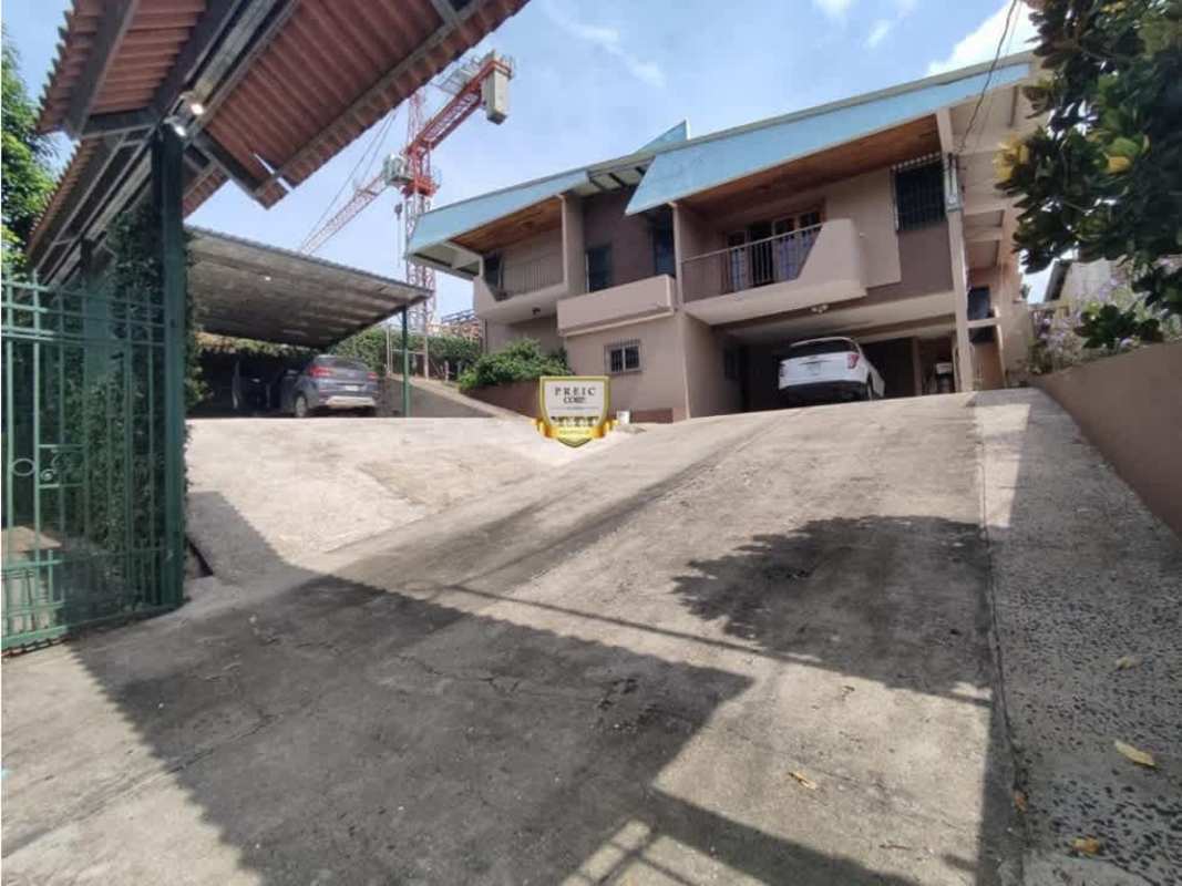 Large backyard with gazebo ideal for entertaining in Villa Zaita Panama house for sale