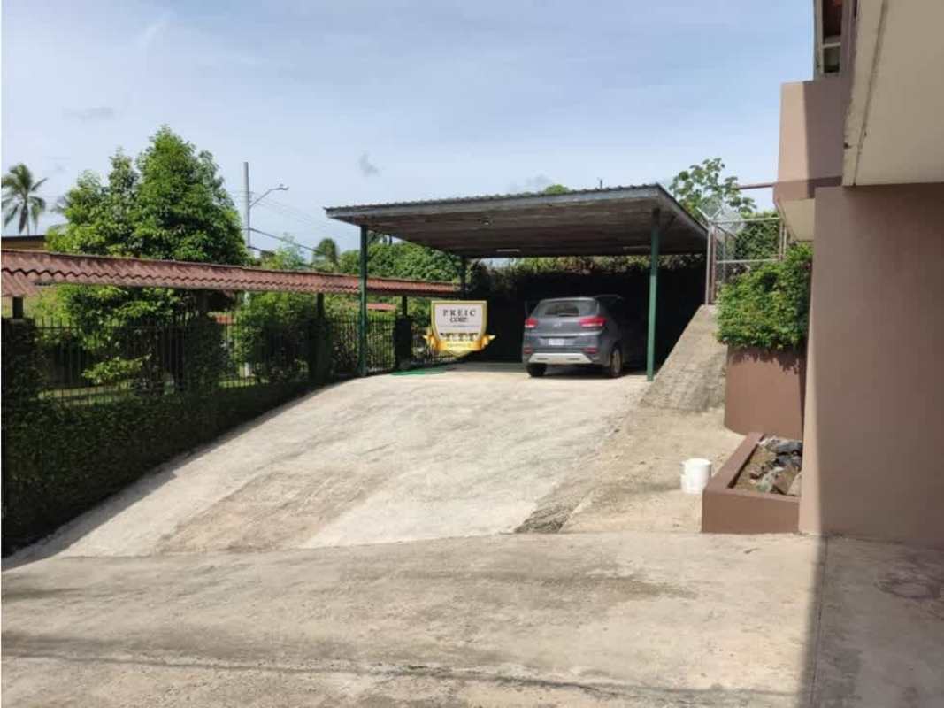 Covered terrace with dining space and BBQ area in Villa Zaita Panama house for sale