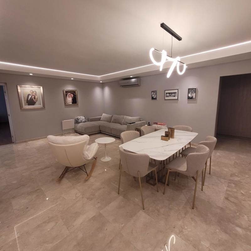 Elegant living room area full of natural light, luxury furnished penthouse in PH Mirage Panama