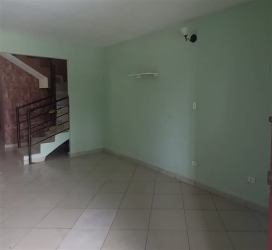 Vacant small room with plain walls and shelf, tiled floor townhouse in Vista Alegre