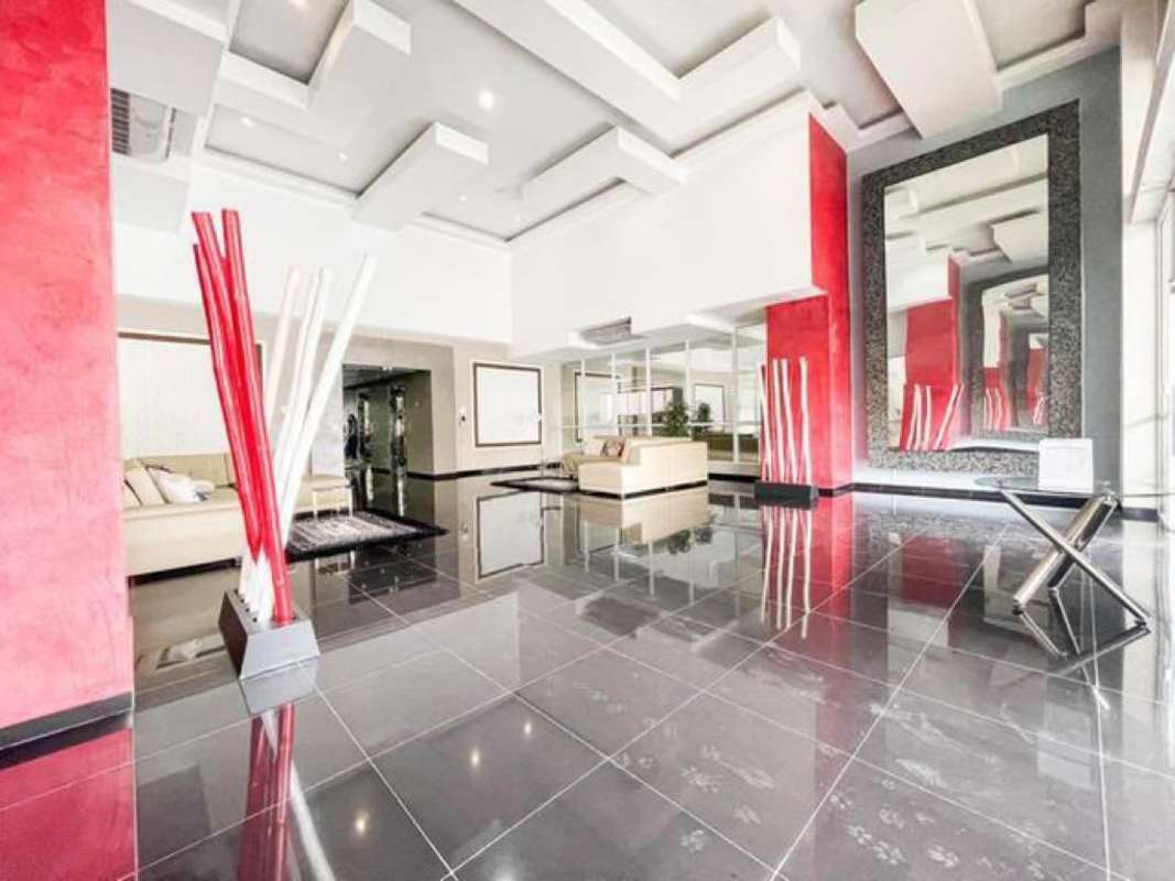 Double height designer lobby of PH Quadrat San Francisco with lounge area