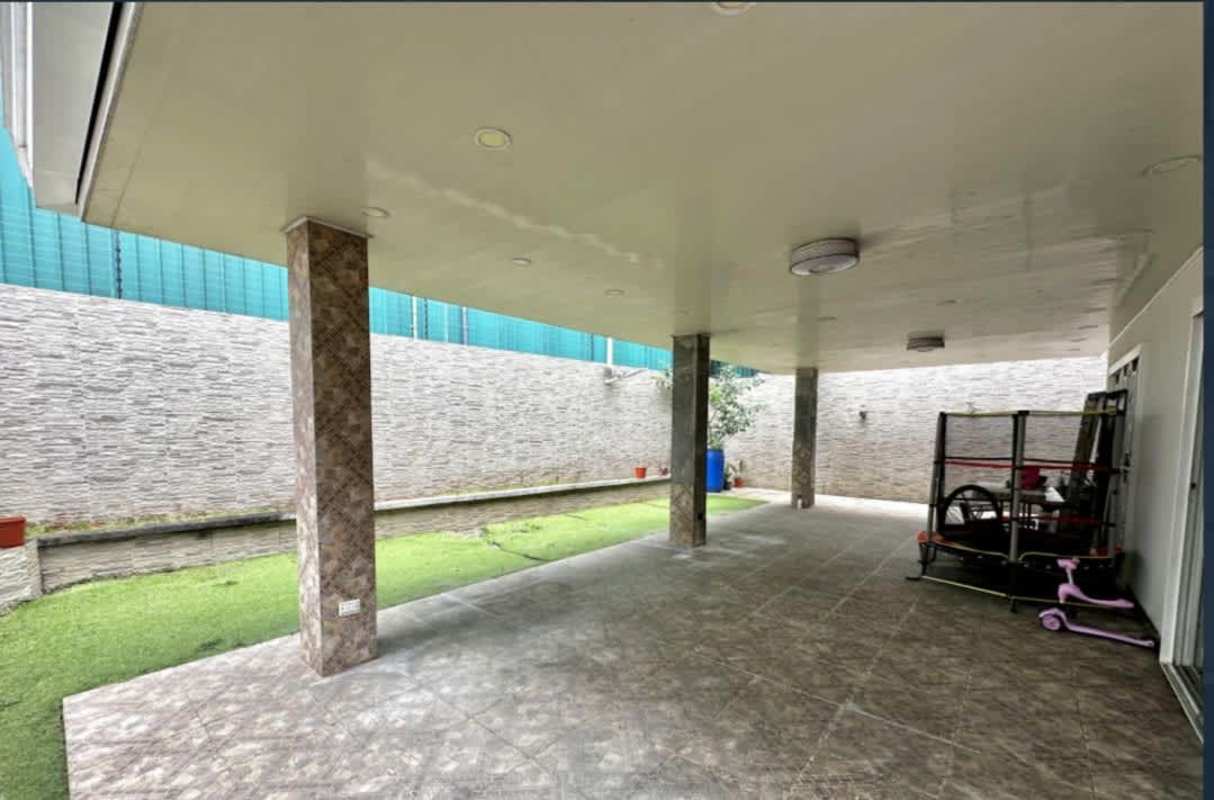 Covered terrace with artificial turf lawn and playground at Dorado Village Panama City house