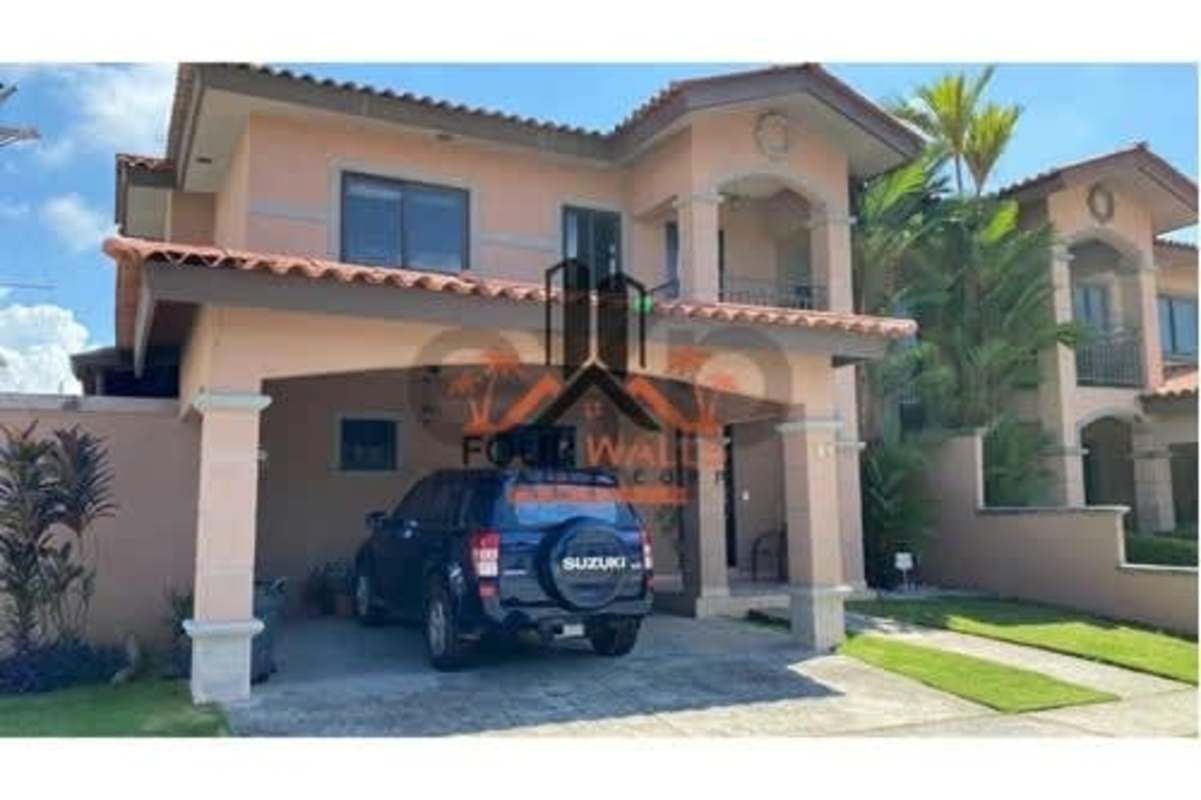 Spacious open-plan living and dining area with contemporary finishes and large windows in Versalles community Panama