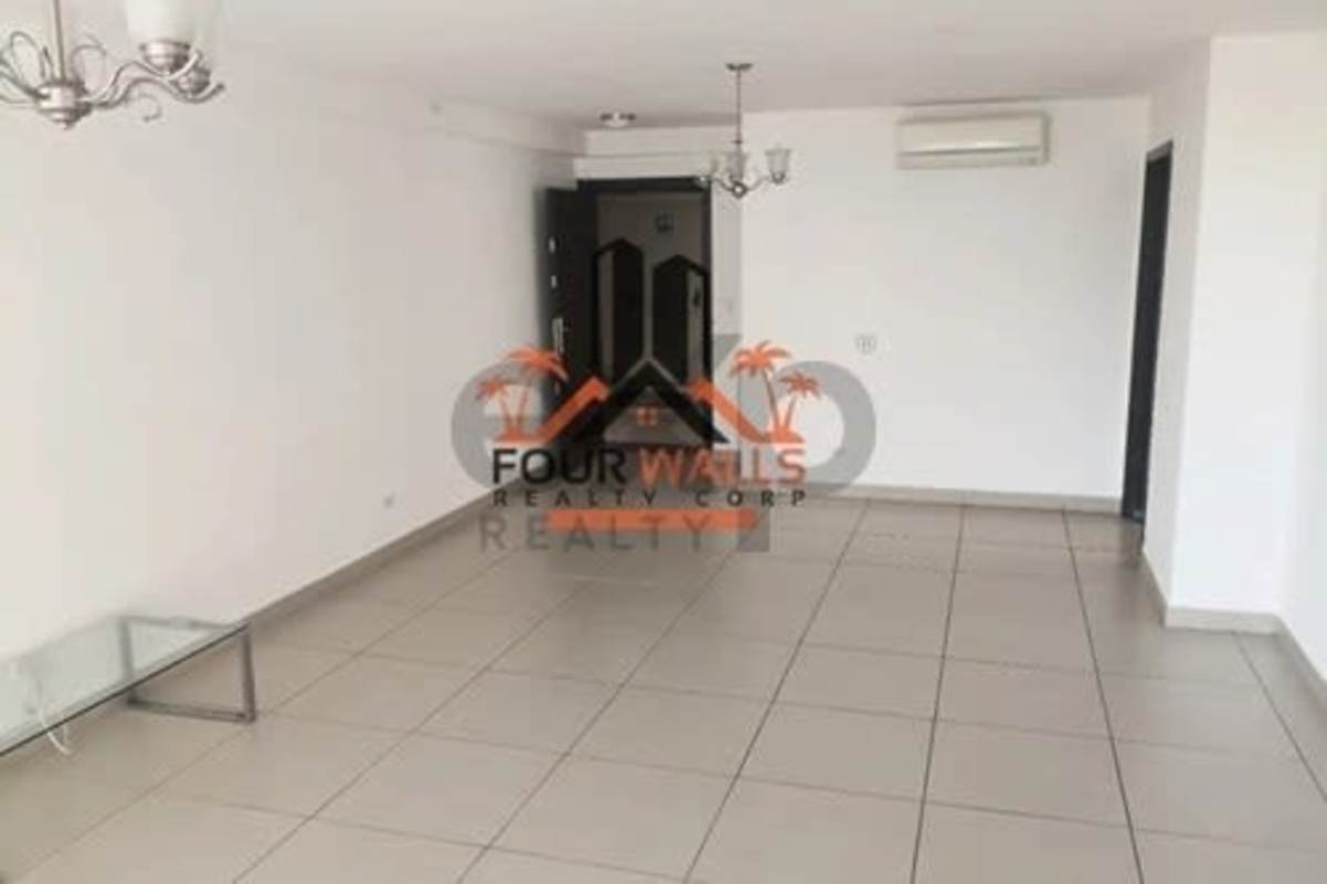 Modern kitchen with granite countertops and appliances PH Kings Park Condado del Rey Panama