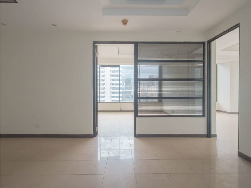 Empty office area with floor-to-ceiling glass windows overlooking Panama City in PH Advanced 099