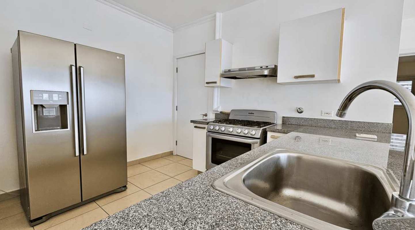 Spacious master bedroom with ocean view and ensuite in Waters on the Bay Avenida Balboa Panama City