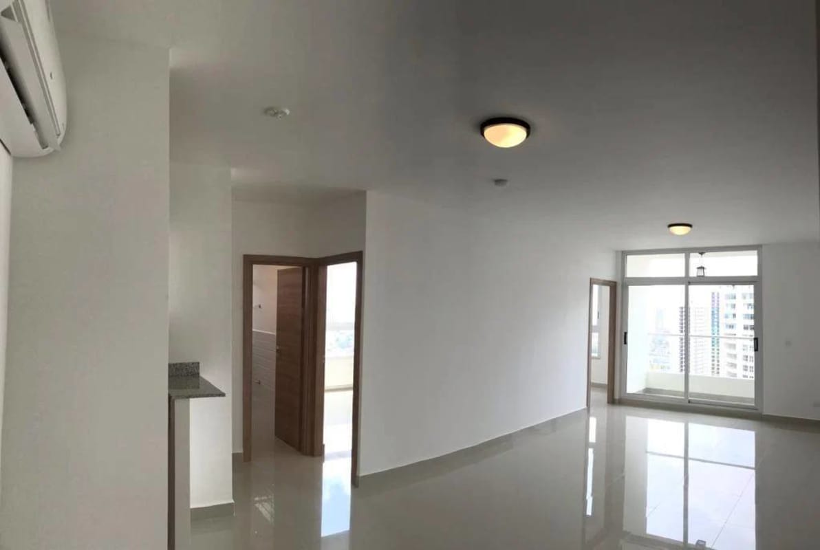 Spacious bedroom with ceramic floors and built-in closet at PH Venezia Tower Panama City