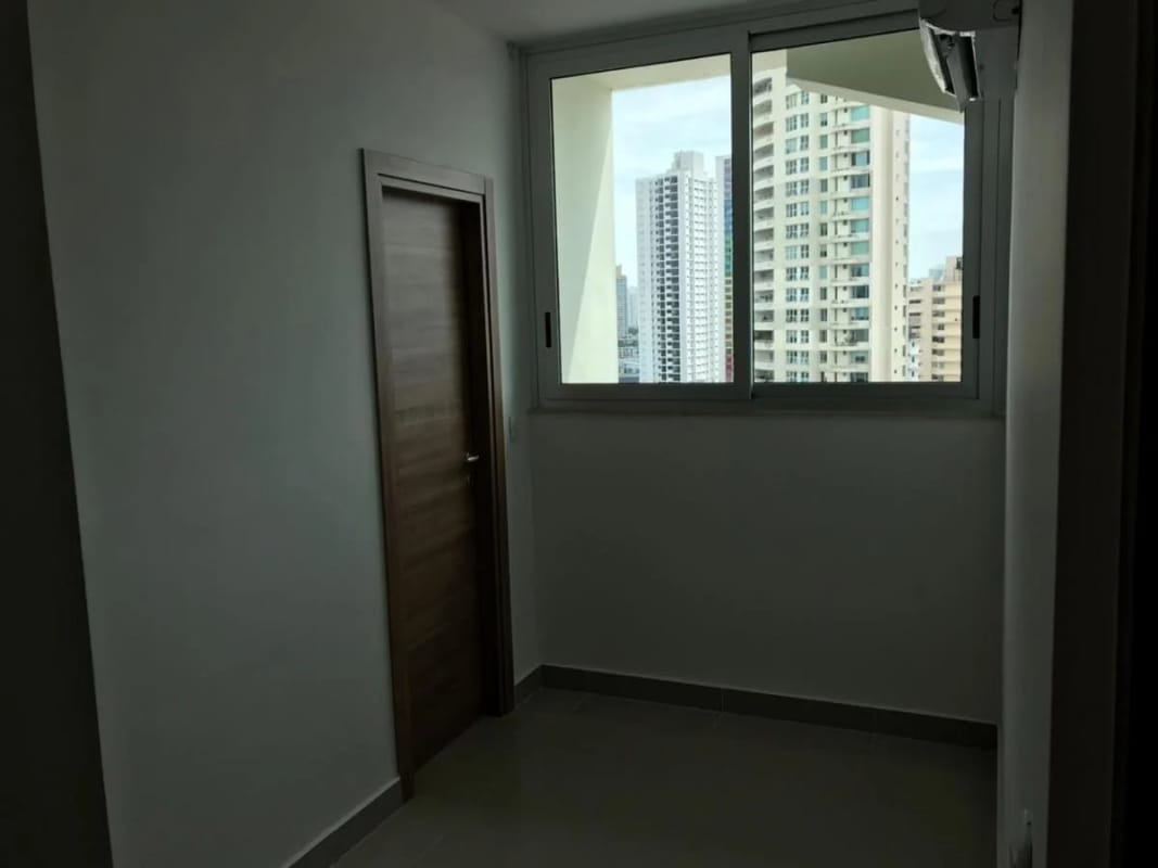 Second bedroom with ceramic tile floors and closet in PH Venezia Tower Panama City
