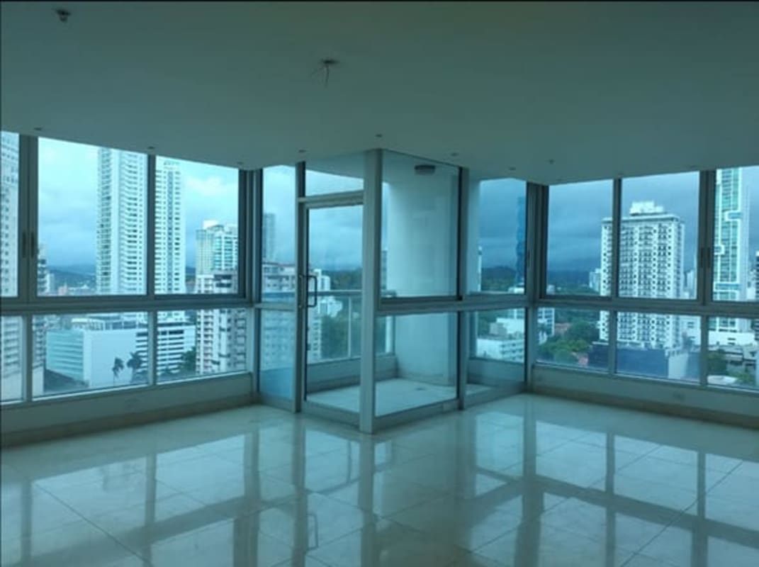 Sky lounge area panoramic city views PH Villa del Mar Avenida Balboa Panama