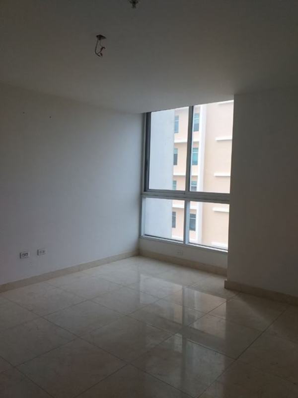 Infinity pool rooftop ocean skyline PH Villa del Mar Avenida Balboa Panama