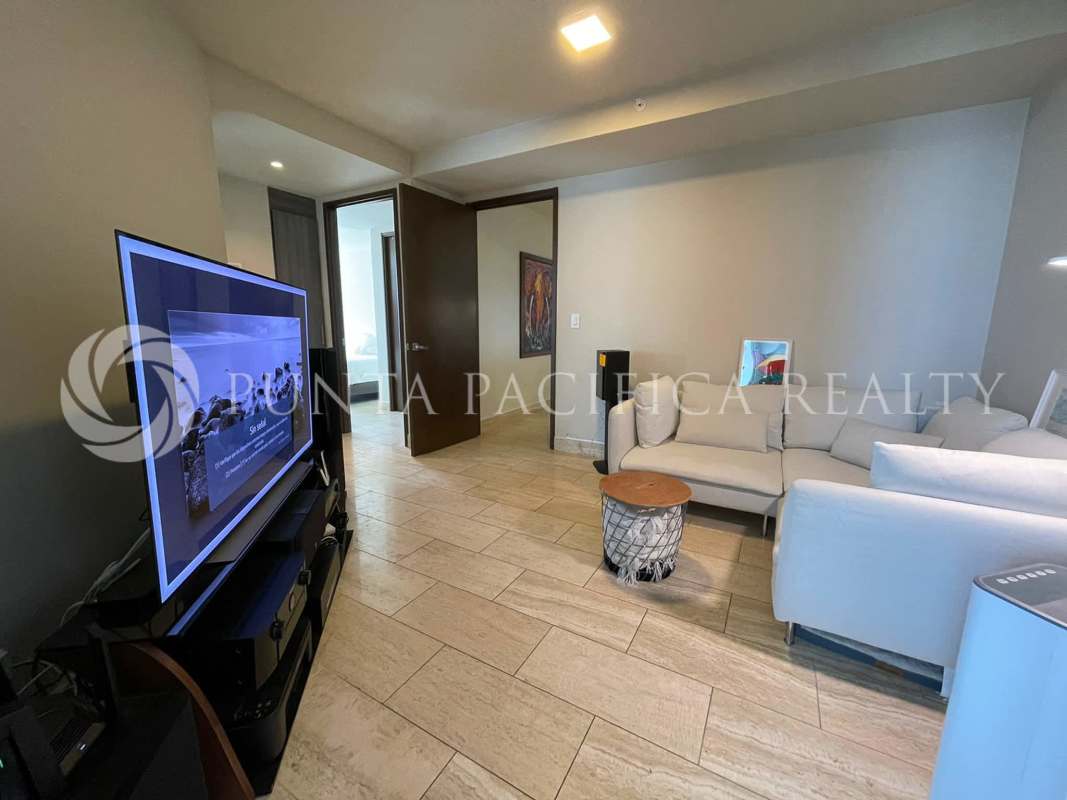 Bright secondary bedroom with built-in closet, large window and skyline views in PH Regent Costa del Este Panama