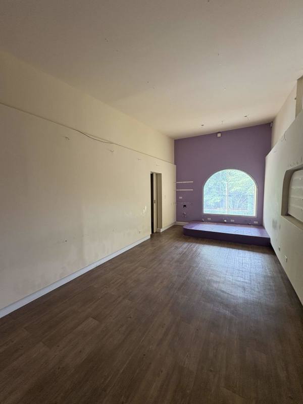 Bright space with large arched window and wooden platform in Plaza SF69 retail Panama.