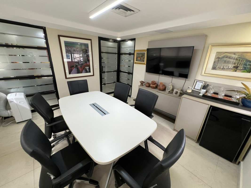 Bright private office rooms and cubicle workstations in Comosa Building Obarrio Panama