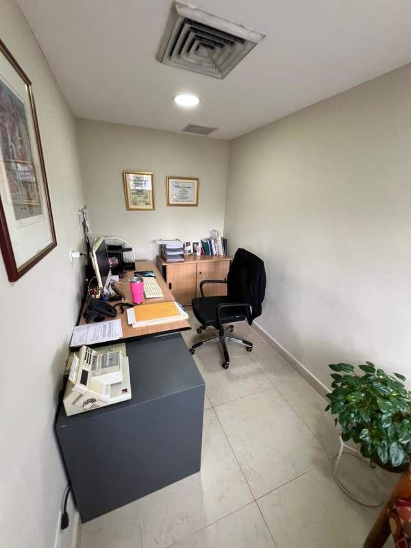 Open office space with cubicles full of natural light in Comosa Building Obarrio Panama