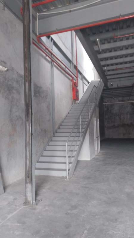 Wide open industrial warehouse with truck access and high ceiling Juan Díaz Panama