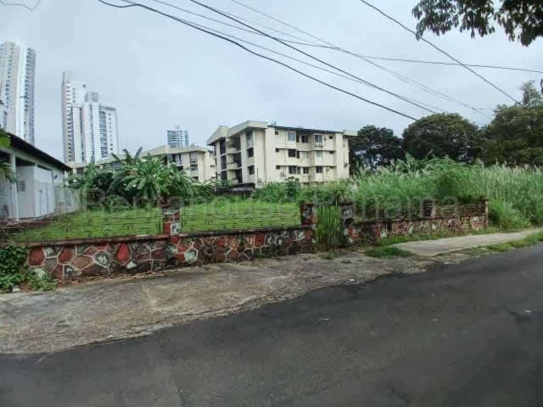 Vacant land for sale in residential zone near green park and Panama skyline in Carrasquilla
