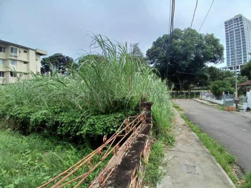 Vacant flat lot surrounded by apartment buildings and near Parque Omar Panama