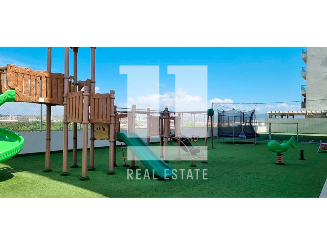 Safe rooftop playground area with slides and trampoline PH Green Garden Santa Maria Panama