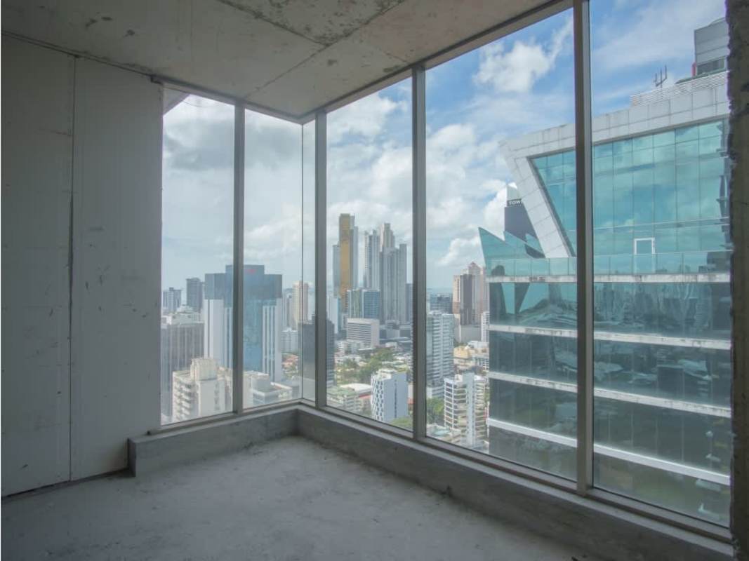 Panoramic corner office space with windows and city skyline in PH Twist Tower Panama