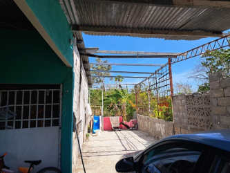 Partially covered carport with metal roof and fence in Nuevo Farallón Rio Hato