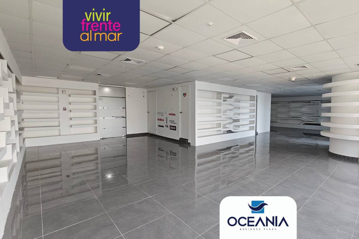 Bright office space with panoramic windows and city views in Punta Pacifica