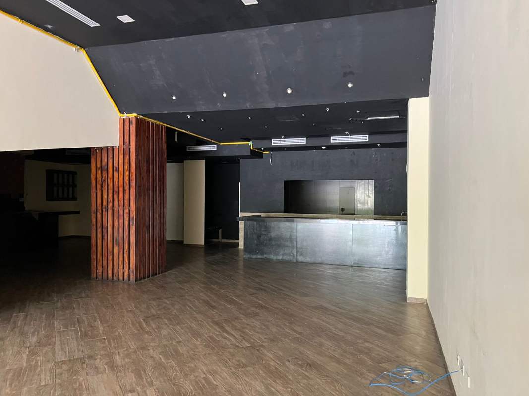 Empty commercial restaurant space with counter modern industrial design Costa del Este