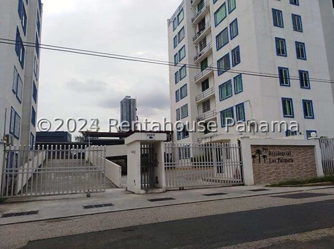 Exterior view of PH Las Palmeras gated residential complex Río Abajo Panama City