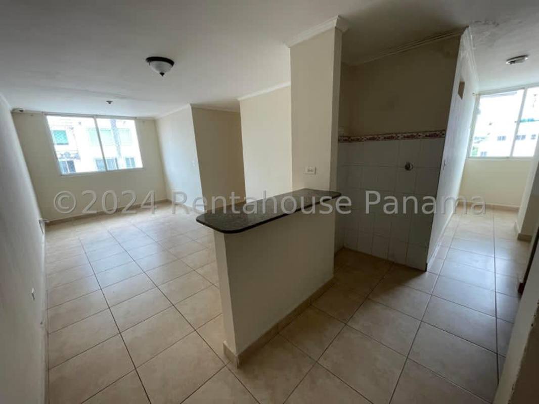 Open living dining area with ceramic tile floor at PH Las Palmeras Río Abajo Panama