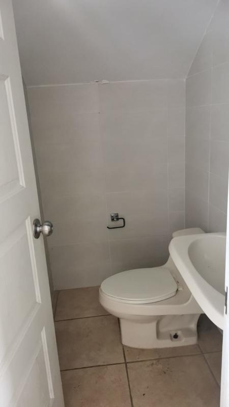 Spacious tiled living room with windows PH Los Alpes Brisas del Norte Panama