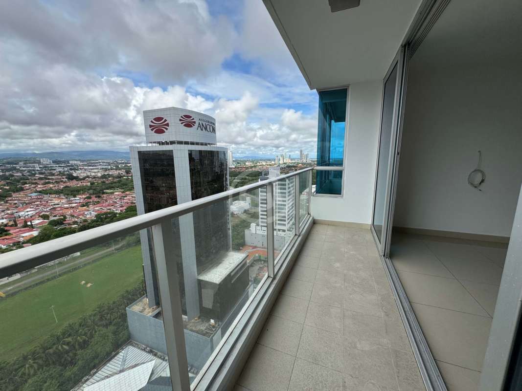 Private balcony with panoramic views over Pacific Ocean and skyline in Costa del Este