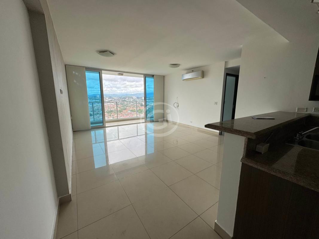 Modern kitchen with granite countertops, breakfast bar in Costa del Este