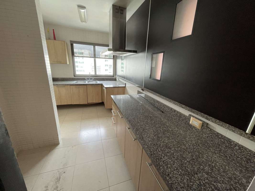 Spacious master bedroom with large windows city view in PH Tao San Francisco