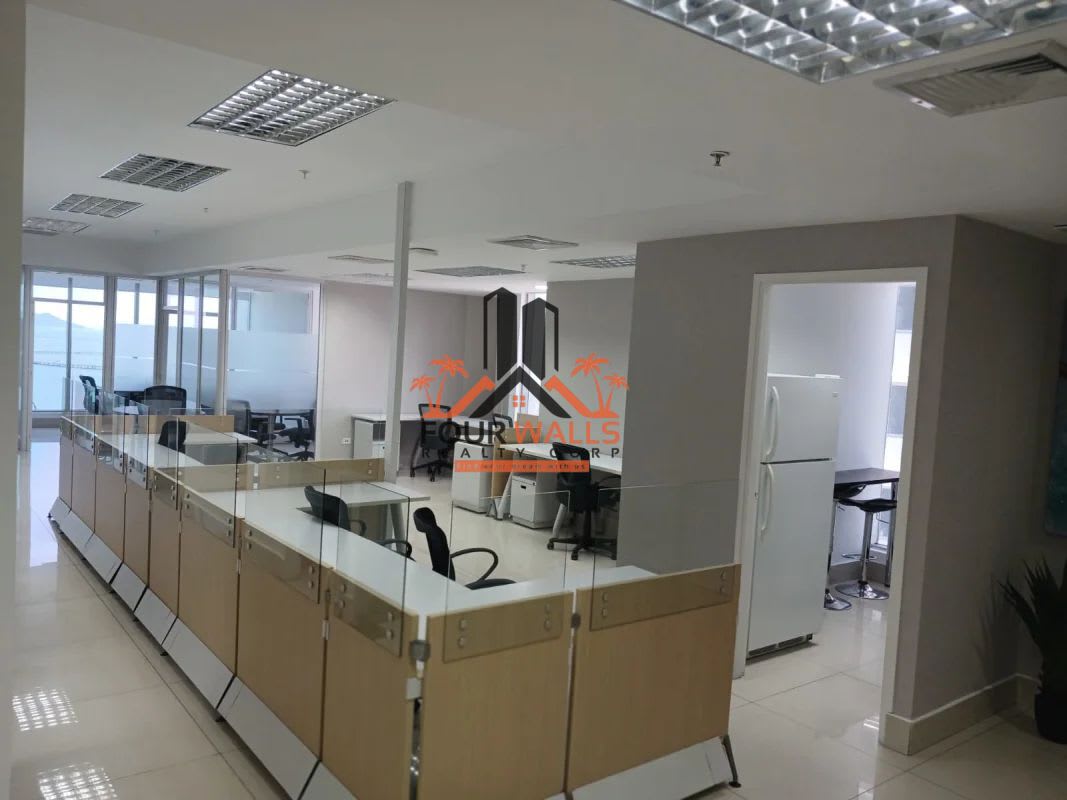 Modern reception with textured accent wall, glossy tiled floor and painting PH BICSA Panama City