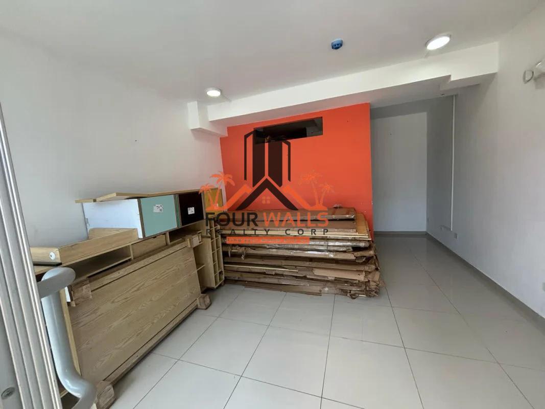 Spacious commercial interior with tiled floors and minimalist finish in Signature Point Plaza Panama