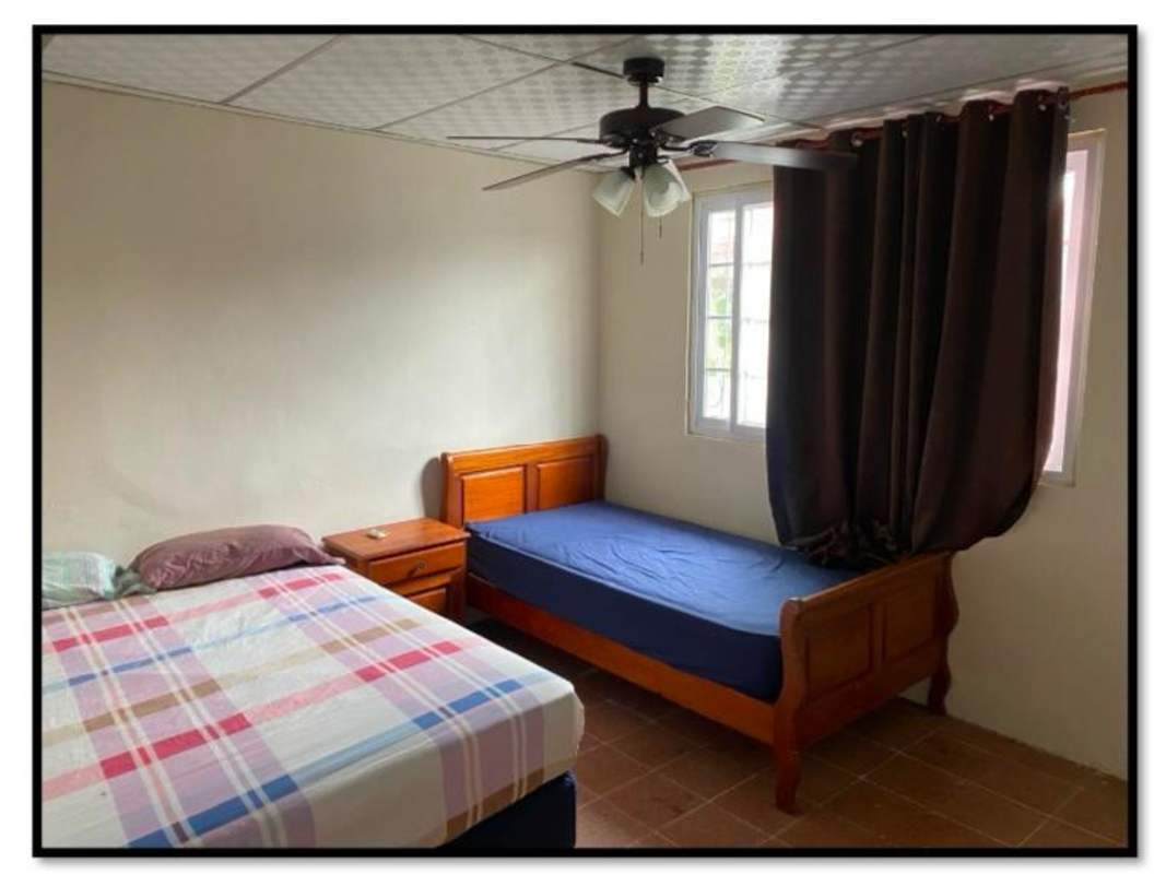 Bedroom with double and single beds, ceiling fan, windows, tiled floor in house in Juan Díaz Panama