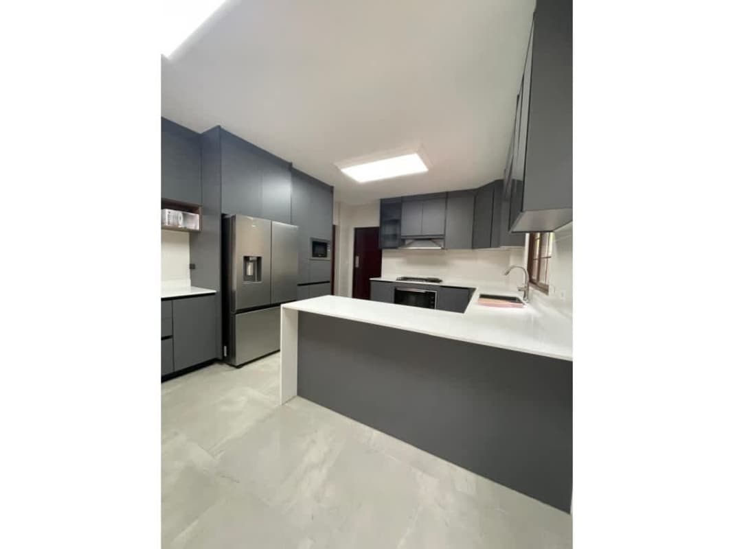 Remodeled Luxury Home with Pool in Camino de Cruces Ancon