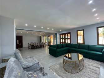 Spacious master bedroom with walk-in closet and ensuite Camino de Cruces Panama real estate for sale