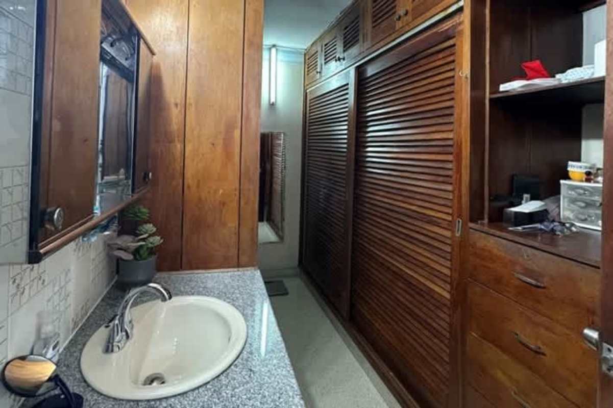 Bathroom with granite counter, large closet, mid-century style Betania Panama