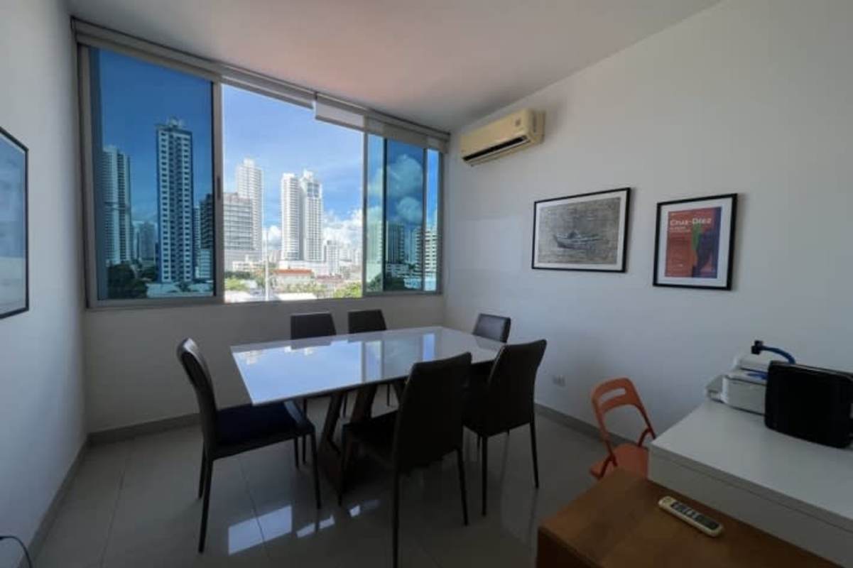 Bright apartment living room with large windows, balcony access, colorful decor PH San Francisco Bay Panama