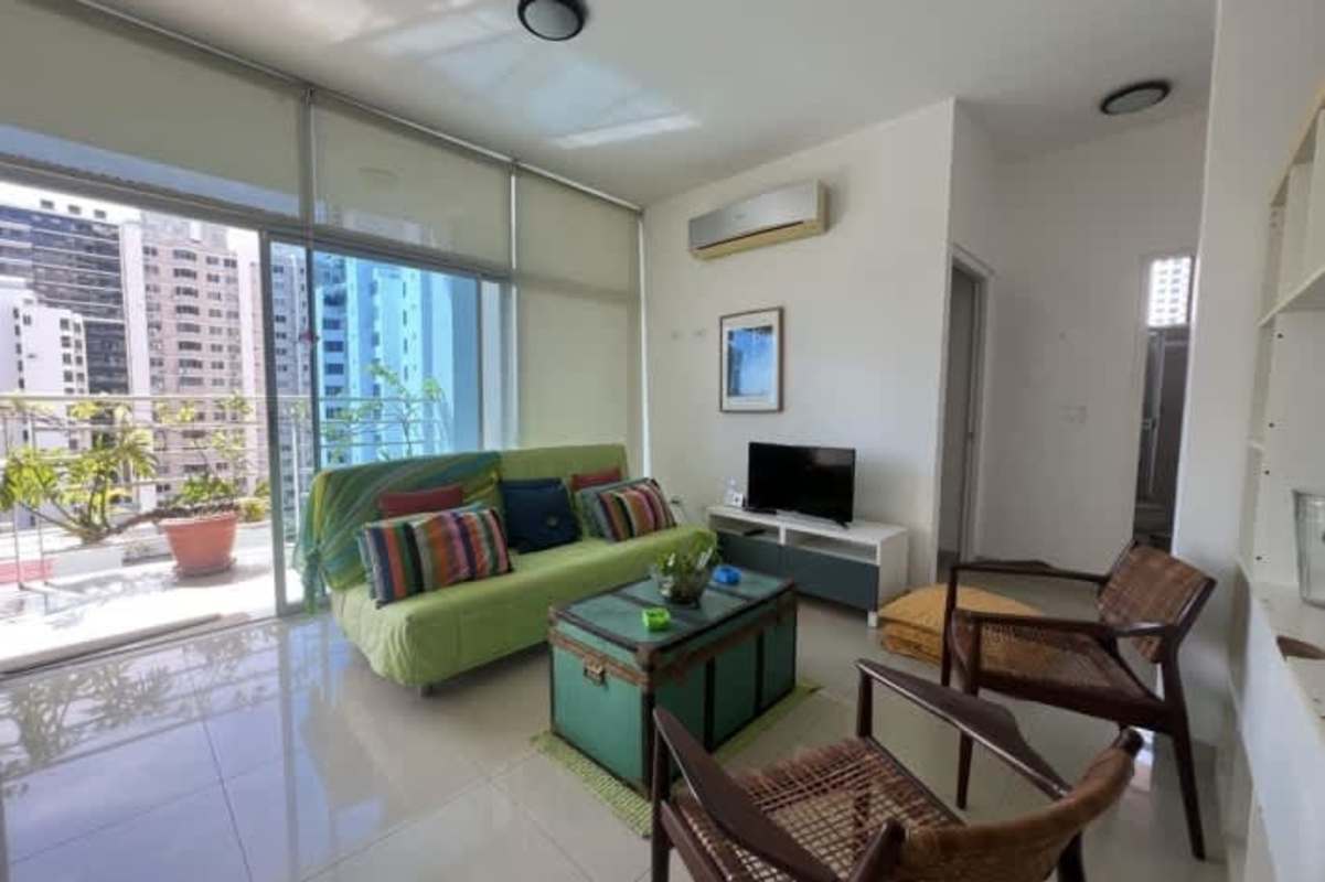Modern outdoor terrace with dining table, chairs, potted plants overlooking city skyline in PH San Francisco Bay