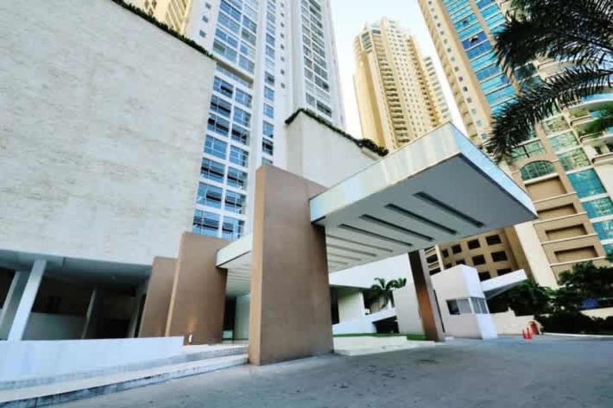 Oceanfront balcony with stunning views Punta Pacifica high-rise Panama