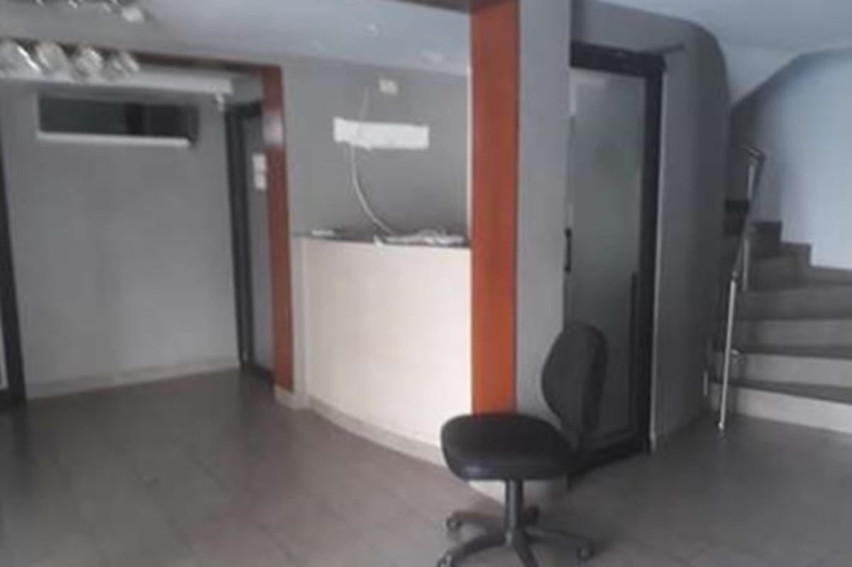 Partitioned cubicle workspace interior commercial building Obarrio for rent Panama City