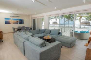Spacious beachfront living room floor-to-ceiling windows PH Olas del Mar Panama