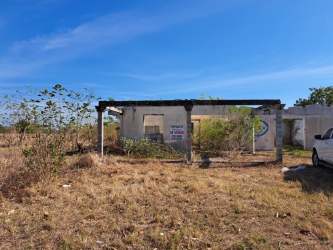 Concrete columns and open framework in open countryside lot Penonomé Panama
