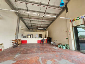 Covered terrace outdoor seating area with brick wall in Plaza Paseo Arraiján Panama