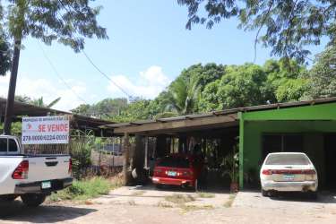 Exterior of house with large yard mature trees carport La Arena Chitre Panama