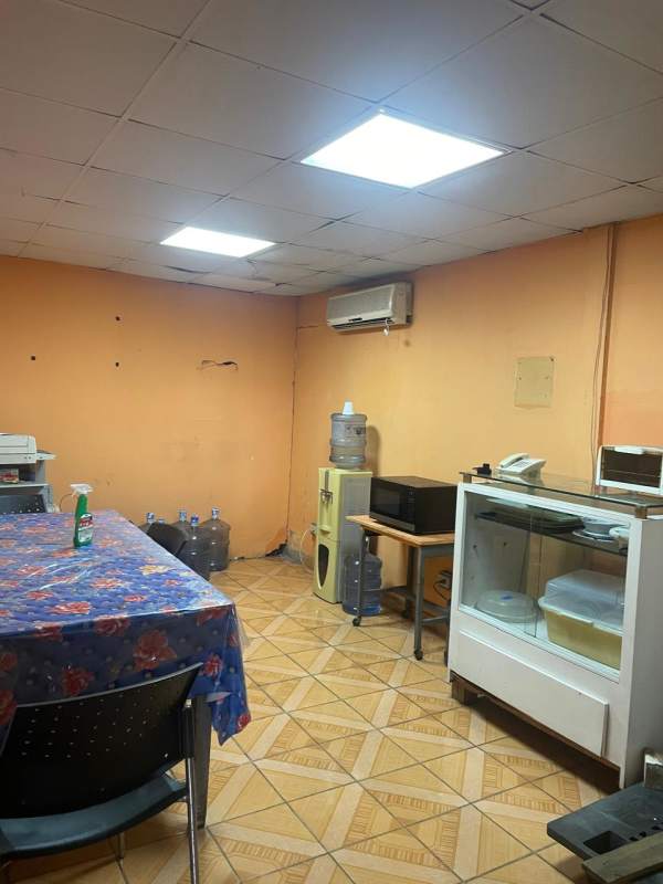 Large interior warehouse space with high ceiling and industrial beams in Río Abajo Panama City