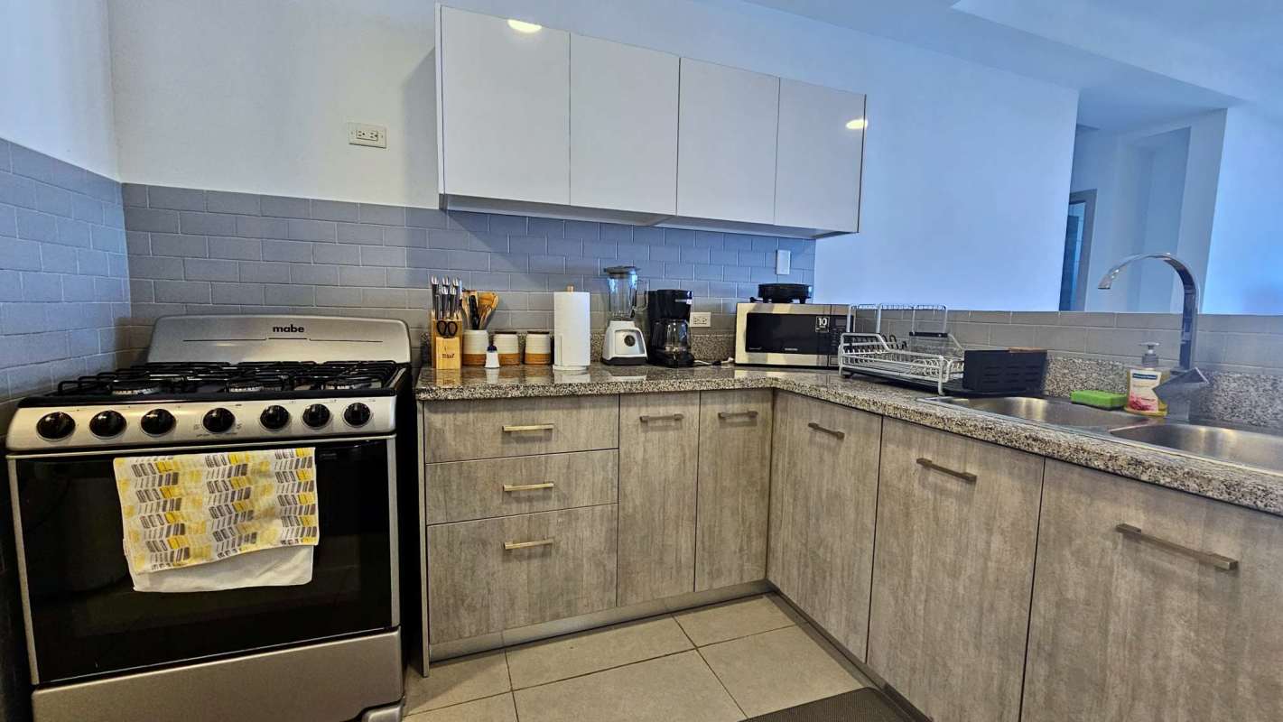 Fully equipped modern kitchen with granite countertops at PH La Cresta Bella Vista Panama